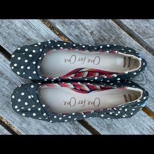 Tom’s Ballet Flats - Black and White Polka Dots